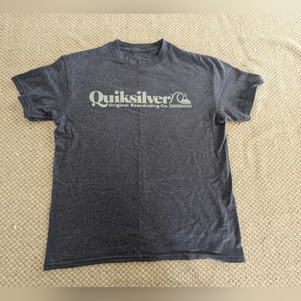🎀$5 Quiksilver Dark Gray Blue Kids Tee Like New
